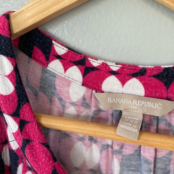 💕6 listings/$10💕 BANANA REPUBLIC top - Picture 2 of 3